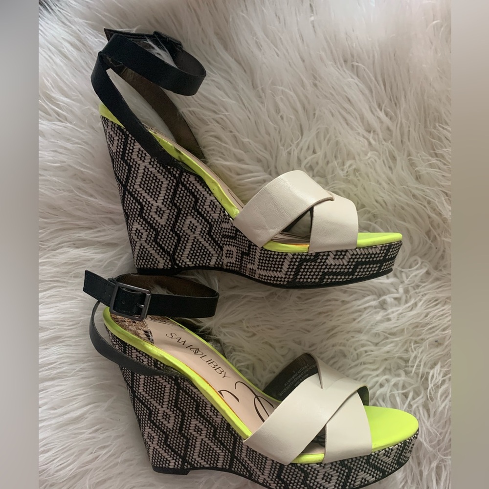Sam & Libby Graphic Print Wedges size 7